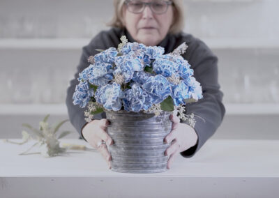 How to Dye Fresh Flowers with Design Master® Absorbit